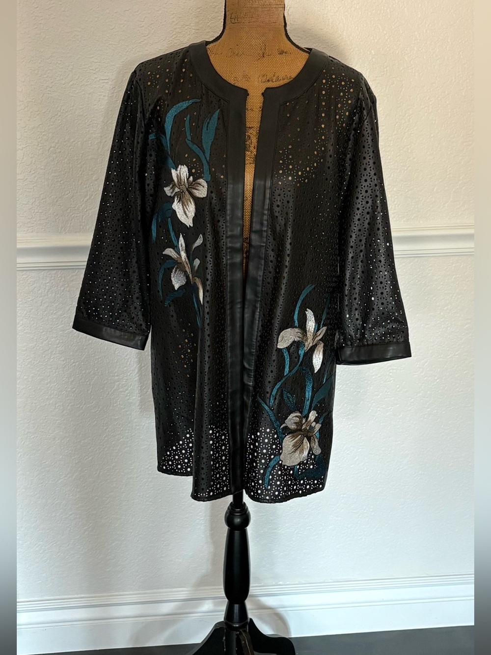 Chico’s Travelers Laser Cut Perforated Embroidered Black Jacket Size 2 = Large